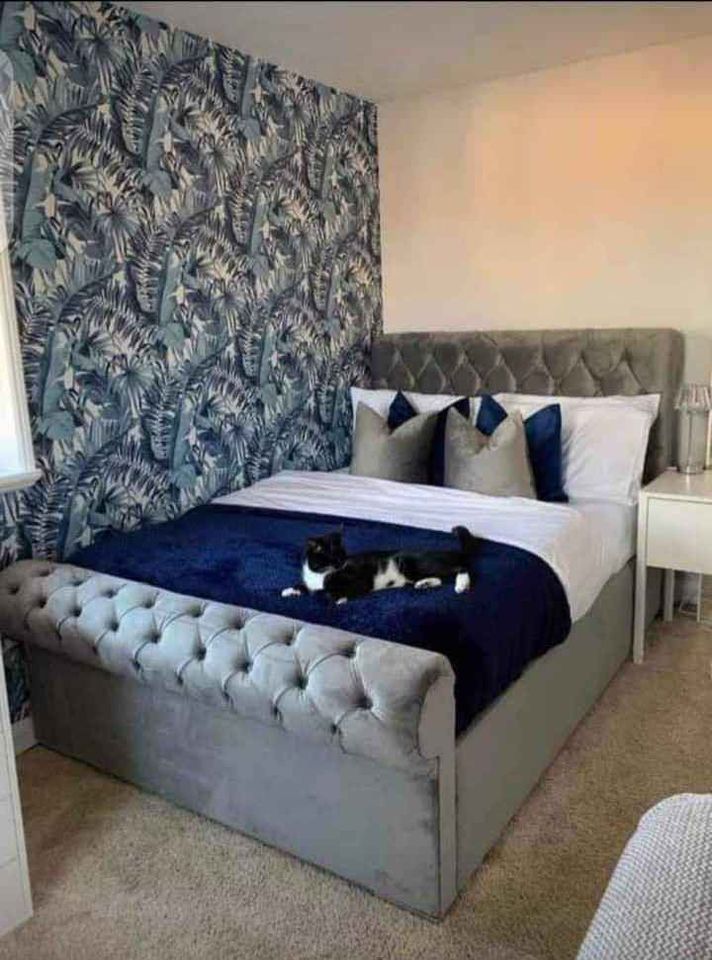 Sleigh Bed – Timeless Elegance with a Curved Silhouette