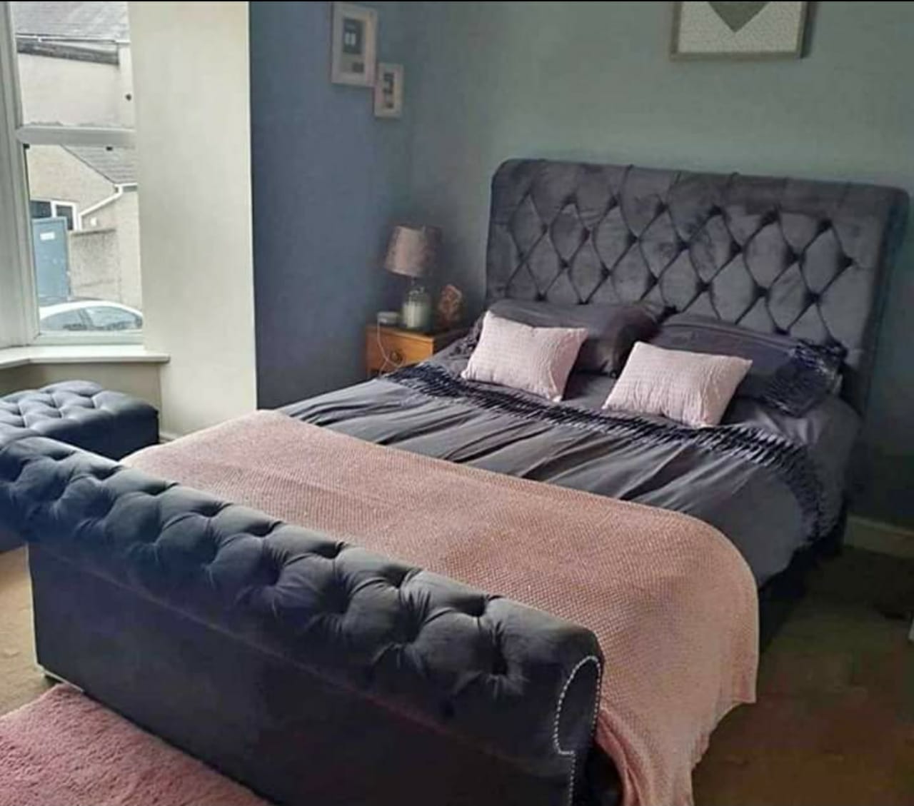 Sleigh Bed – Timeless Elegance with a Curved Silhouette
